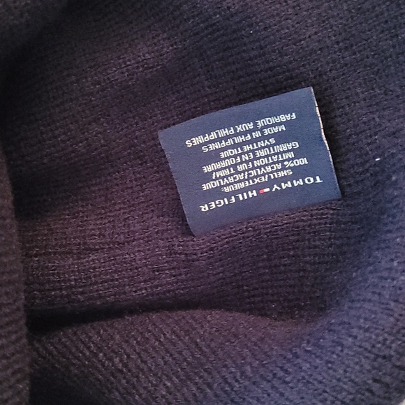 Tommy Hilfiger pom pom hat. (Matches the jacket I've listed). - Picture 3 of 6